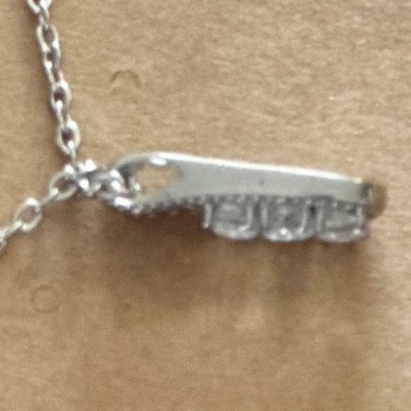 Stainless Steel White Topaz 3 Stone Oval Pendant w/Chain. NWOT - Picture 5 of 15